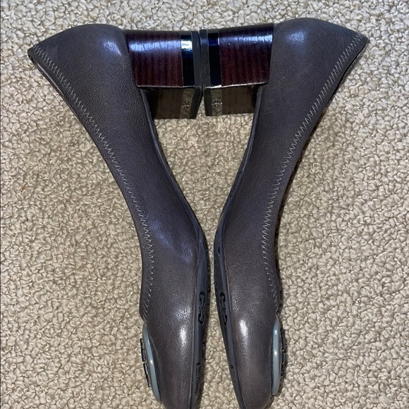 Tory Burch Gray Women's Pumps - Picture 4 of 9